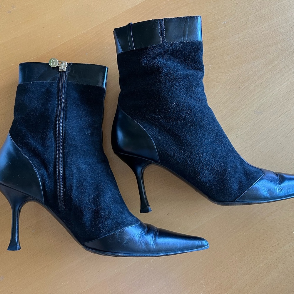 Escada Elegant Black Suede and Leather Heeled Boots